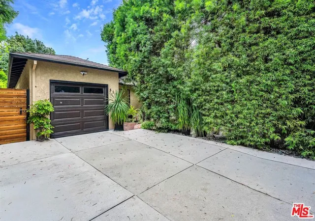 Photo 2 of Single family home for sale at 828 Howard St, Marina Del Rey, CA 90292 | MLS# 26986643 | Listing updated on 2026-10-05