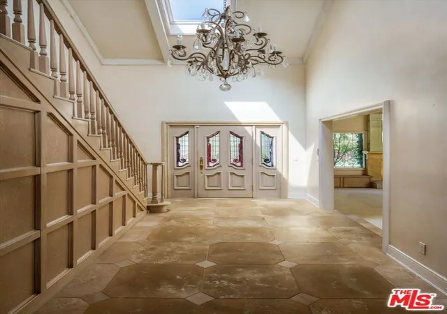 Photo 3 of Single family home for sale at 2573 Benedict Cyn Dr, Beverly Hills, CA 90210 | MLS# 26986875 | Listing updated on 2026-10-06