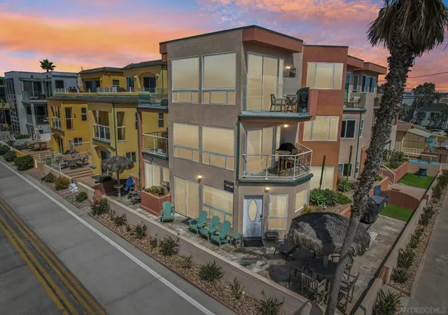 Photo 3 of Sale Pending at 702 Ocean Front (monterey Ct) Walk, San Diego, CA 92109 | MLS# 260022226SD | Listing updated on 2026-09-29