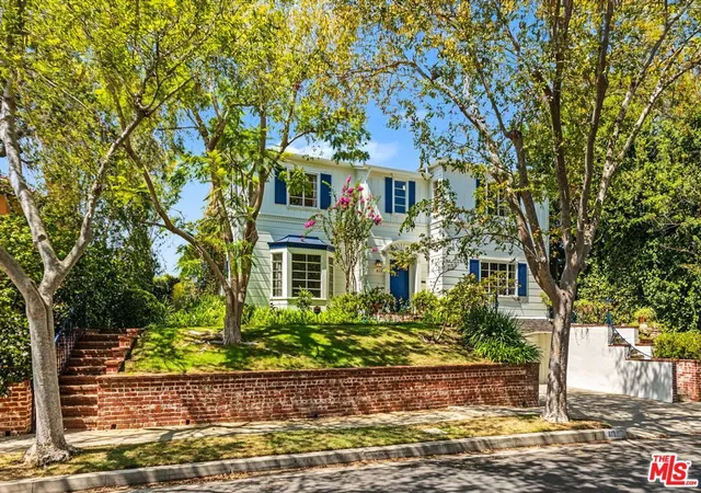 Photo 1 of Sale Pending at 811 Thayer Ave, Los Angeles, CA 90024 | MLS# 26871761 | Listing updated on 2026-09-25