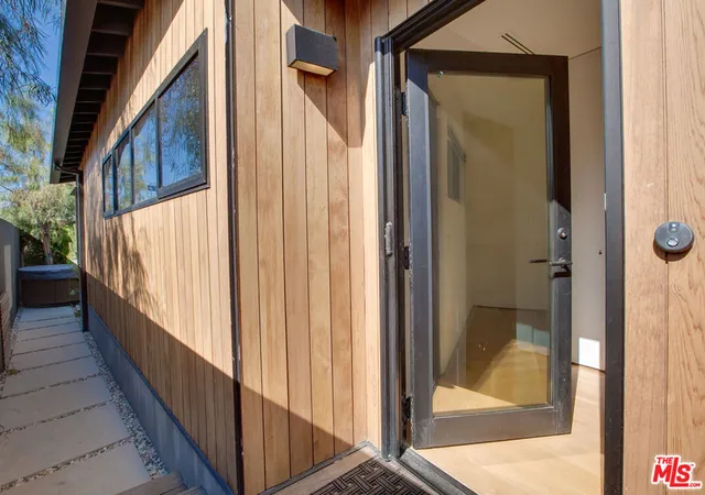 Photo 3 of Single family home for sale at 800 7th Avenue, Venice, CA 90291 | MLS# 26924957 | Listing updated on 2026-10-06