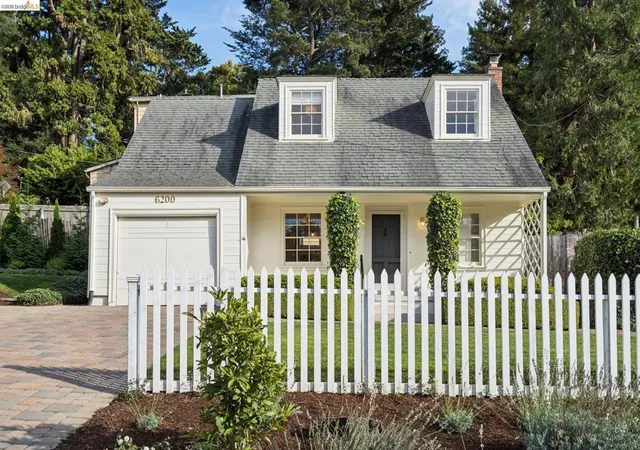 Photo 1 of Single family home for sale at 6200 Aspinwall Rd, Oakland, CA 94611 | MLS# 41147864 | Listing updated on 2026-09-15
