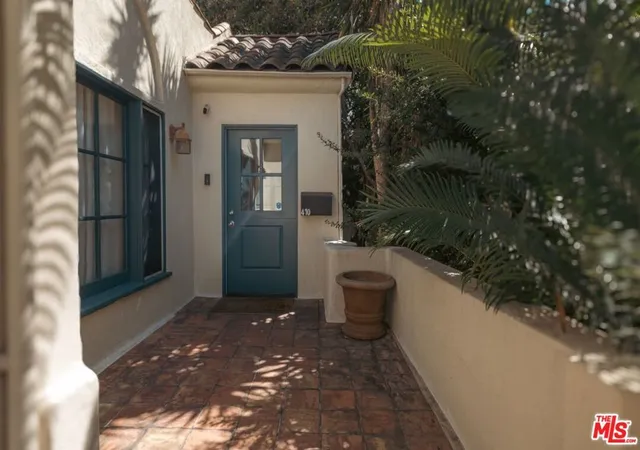Photo 2 of Single family home for sale at 410 N Crescent Hts Blvd, Los Angeles, CA 90048 | MLS# 26986611 | Listing updated on 2026-09-28