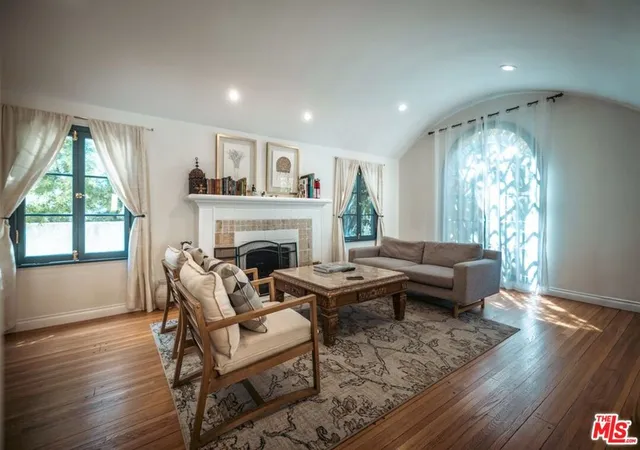 Photo 3 of Single family home for sale at 410 N Crescent Hts Blvd, Los Angeles, CA 90048 | MLS# 26986611 | Listing updated on 2026-09-28