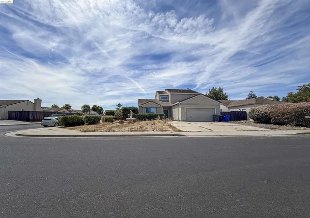 Photo 2 of Sale Pending at 336 Lakespring Pl, Oakley, CA 94561 | MLS# 41147875 | Listing updated on 2026-09-23