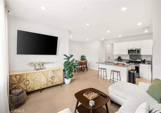 Listing Photo 4 - Condo for sale in building located at 16570 Wyndham Ln, Fontana, CA 92336 - Unit #10