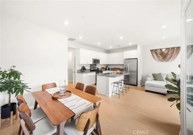 Listing Photo 5 - Condo for sale in building located at 16570 Wyndham Ln, Fontana, CA 92336 - Unit #10