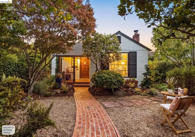 Photo 2 of Single family home for sale at 5610 Snake Rd, Oakland, CA 94611 | MLS# 41147895 | Listing updated on 2026-09-15