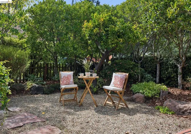Photo 3 of Single family home for sale at 5610 Snake Rd, Oakland, CA 94611 | MLS# 41147895 | Listing updated on 2026-09-15