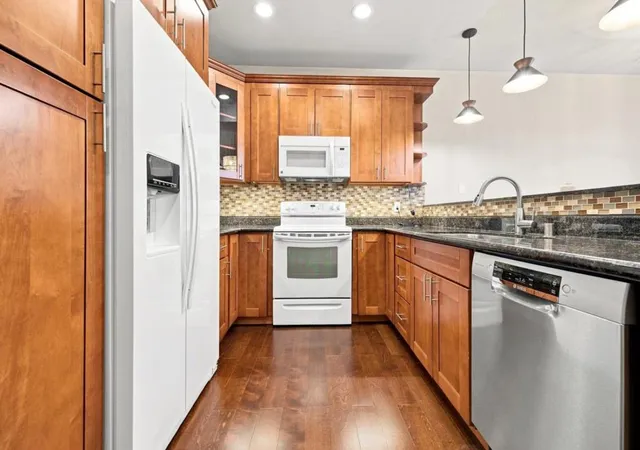 Listing Photo 5 - Condo for sale in building located at 951 S 12Th St, San Jose, CA 95112 - Unit #302