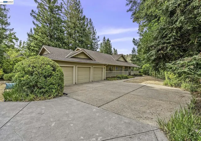Photo 4 of Single family home for sale at 2280 Blackhawk Rd, Danville, CA 94506 | MLS# 41147912 | Listing updated on 2026-09-17