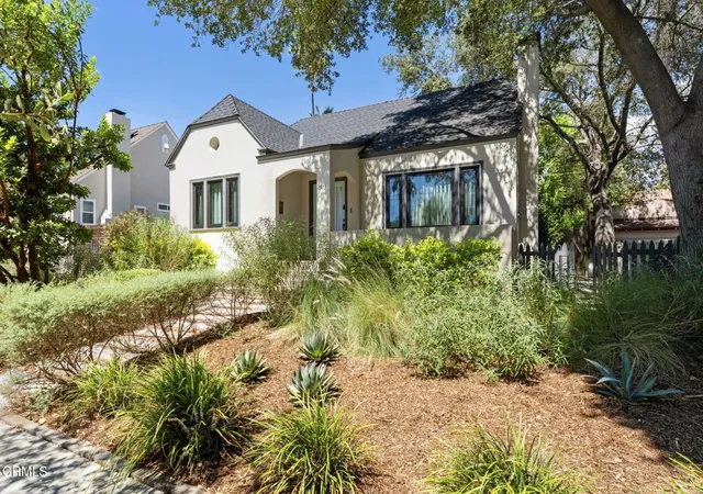 Photo 2 of Single family home for sale at 511 E Penn St, Pasadena, CA 91104 | MLS# P1-28786 | Listing updated on 2026-09-15