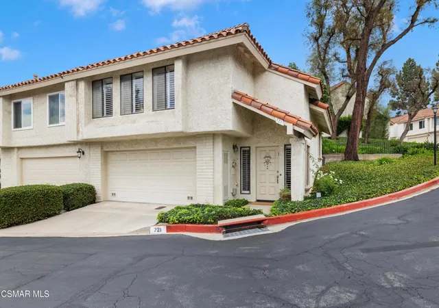 Townhouse for sale at 721 Blue Oak Ave, Newbury Park, CA 91320 | MLS# 226004353