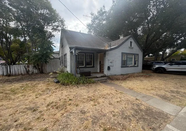 Photo 2 of Single family home for sale at 519 University Dr, Menlo Park, CA 94025 | MLS# ML82060913 | Listing updated on 2026-09-15