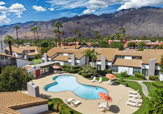 Listing Photo 2 - Condo for sale in building located at 1742 E Camino Parocela, Palm Springs, CA 92264
