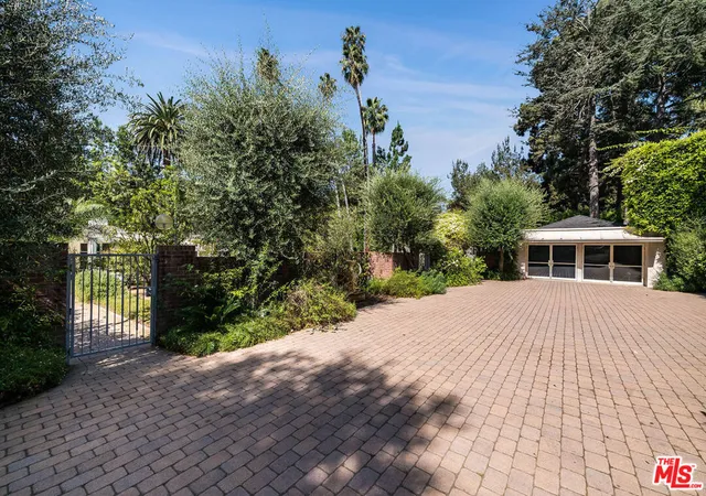 Photo 4 of Single family home for sale at 101 Bel Air Rd, Los Angeles, CA 90077 | MLS# 26986831 | Listing updated on 2026-09-15