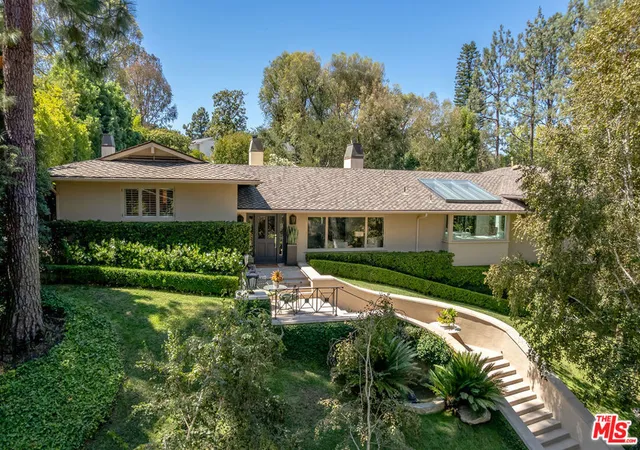 Photo 3 of Single family home for sale at 3235 Oakdell Ln, Studio City, CA 91604 | MLS# 26987025 | Listing updated on 2026-09-14