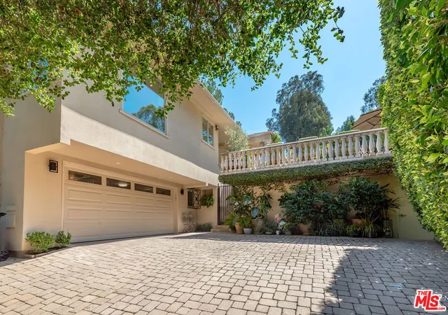 Photo 4 of Single family home for sale at 3235 Oakdell Ln, Studio City, CA 91604 | MLS# 26987025 | Listing updated on 2026-09-14