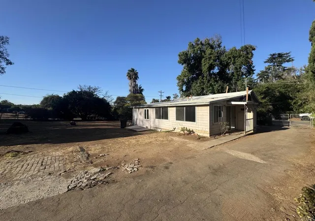 Photo 4 of Single family home for sale at 726 Valley Dr, Vista, CA 92084 | MLS# NDP2608535 | Listing updated on 2026-09-14