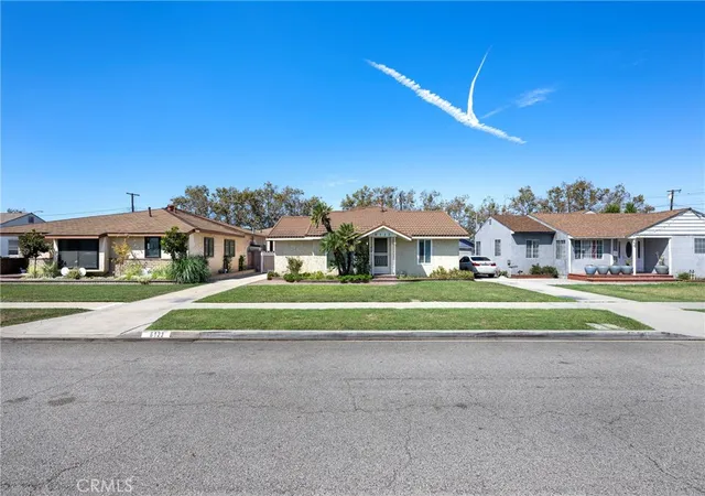 Photo 2 of Single family home for sale at 6123 Pepperwood, Lakewood, CA 90712 | MLS# PW26198665 | Listing updated on 2026-09-23