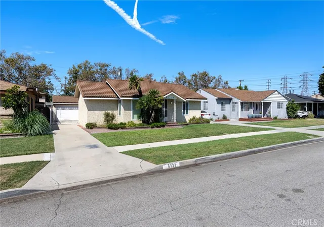 Photo 3 of Single family home for sale at 6123 Pepperwood, Lakewood, CA 90712 | MLS# PW26198665 | Listing updated on 2026-09-23