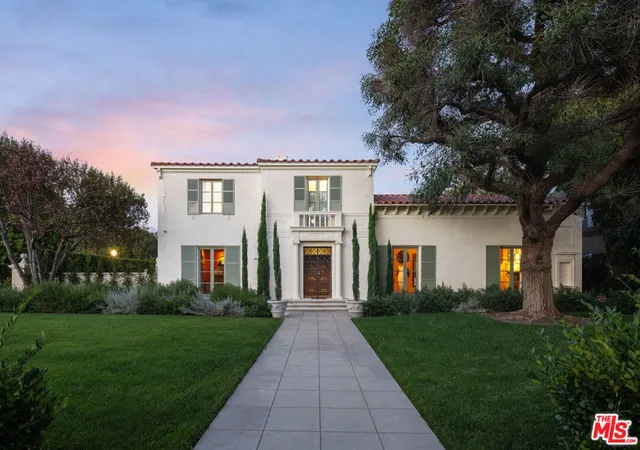 Single family home for sale at 402 S Las Palmas Ave, Los Angeles, CA 90020 | MLS# 26986125
