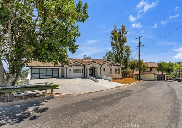 Photo 2 of Mansion for sale at 5096 Llano Dr, Woodland Hills, CA 91364 | MLS# SR26175647 | Listing updated on 2026-09-27