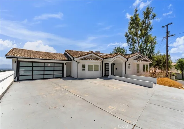 Photo 3 of Mansion for sale at 5096 Llano Dr, Woodland Hills, CA 91364 | MLS# SR26175647 | Listing updated on 2026-09-27