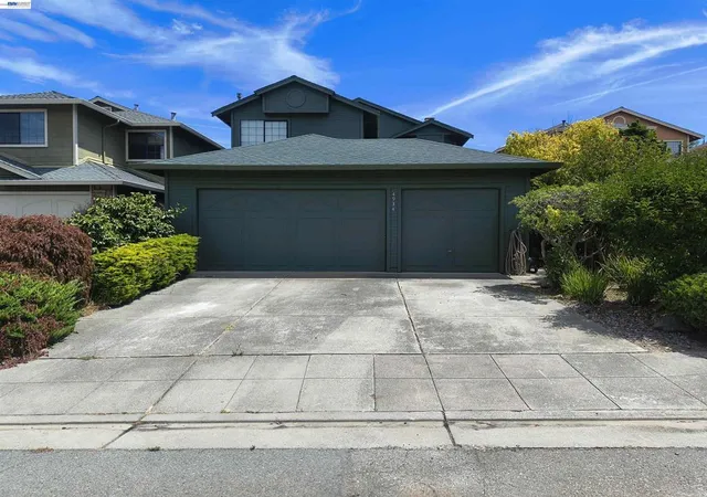 Single family home for sale at 4934 Stoneridge Rd, Oakland, CA 94605 | MLS# 41147996
