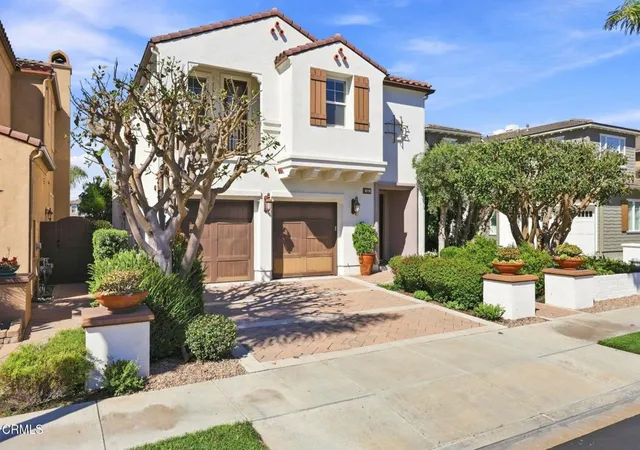 Photo 3 of Single family home for sale at 4061 Farralon Way, Oxnard, CA 93035 | MLS# V1-38682 | Listing updated on 2026-10-01