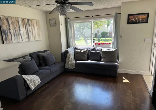 Photo 3 of Townhouse for sale at 4 Sheffield Ct, San Pablo, CA 94806 | MLS# 41148031 | Listing updated on 2026-09-18