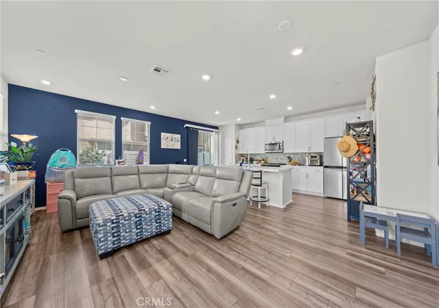 Listing Photo 5 - Condo for sale in building located at 40512 Birchfield, Temecula, CA 92591