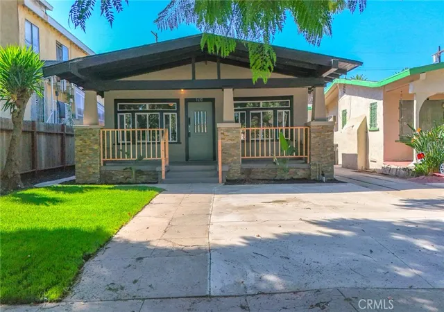 Photo 3 of Sale Pending at 1650 W 38th Place, Los Angeles, CA 90062 | MLS# DW26199544 | Listing updated on 2026-09-17