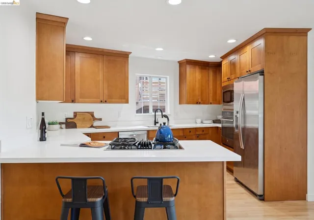 Photo 3 of Single family home for sale at 2170 Arrowhead Dr, Oakland, CA 94611 | MLS# 41148056 | Listing updated on 2026-09-15