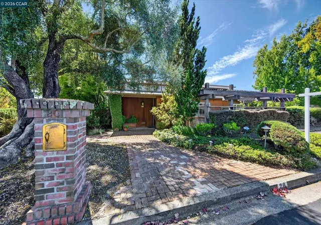 Photo 1 of Single family home for sale at 20 Donald Dr, Orinda, CA 94563 | MLS# 41148064 | Listing updated on 2026-10-05
