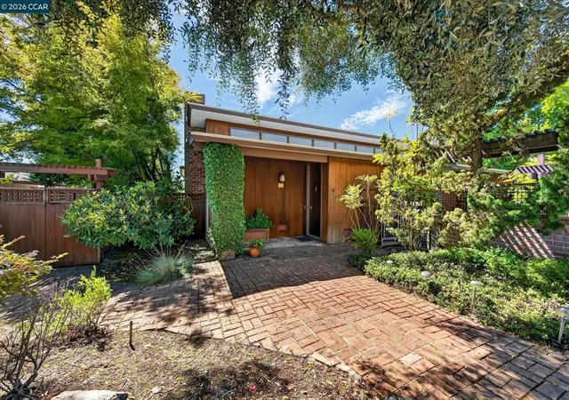 Photo 2 of Single family home for sale at 20 Donald Dr, Orinda, CA 94563 | MLS# 41148064 | Listing updated on 2026-10-05