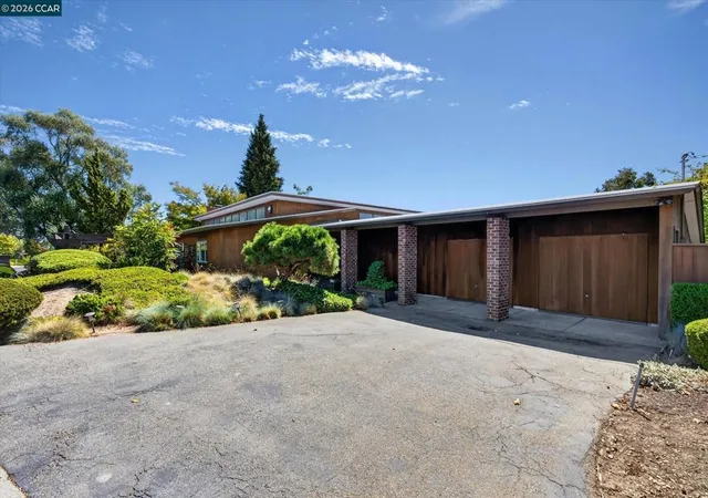 Photo 3 of Single family home for sale at 20 Donald Dr, Orinda, CA 94563 | MLS# 41148064 | Listing updated on 2026-10-05