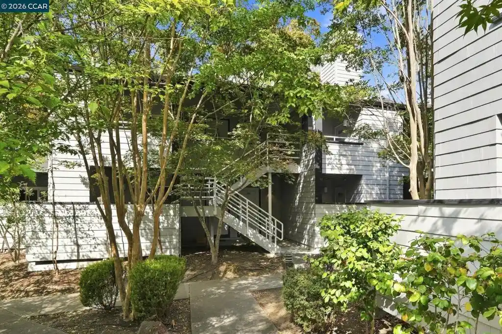 Listing Photo 1 - Condo for sale in 3193 Wayside Plz located at 3193 Wayside Plz, Walnut Creek, CA 94597 - Unit #25