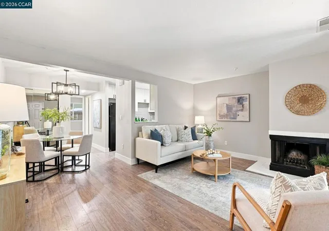 Listing Photo 4 - Condo for sale in building located at 3193 Wayside Plz, Walnut Creek, CA 94597 - Unit #25