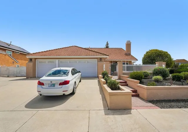 Photo 3 of Single family home for sale at 25430 Blackthorne Dr, Murrieta, CA 92563 | MLS# NDP2608573 | Listing updated on 2026-09-14
