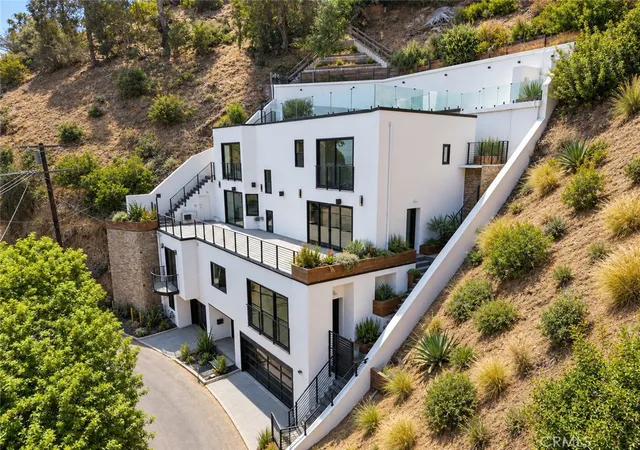 Photo 1 of Single family home for sale at 8633 Hollywood, Los Angeles, CA 90069 | MLS# SW26199995 | Listing updated on 2026-09-20