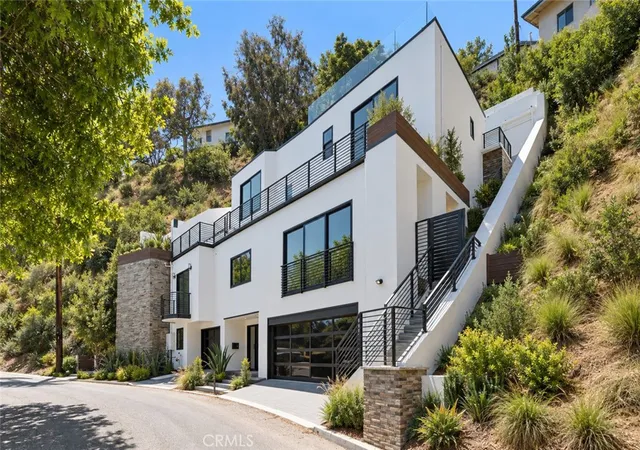 Photo 2 of Single family home for sale at 8633 Hollywood, Los Angeles, CA 90069 | MLS# SW26199995 | Listing updated on 2026-09-20