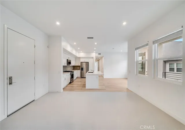 Listing Photo 2 - Condo for sale in building located at 1338 S Urbana, Anaheim, CA 92805