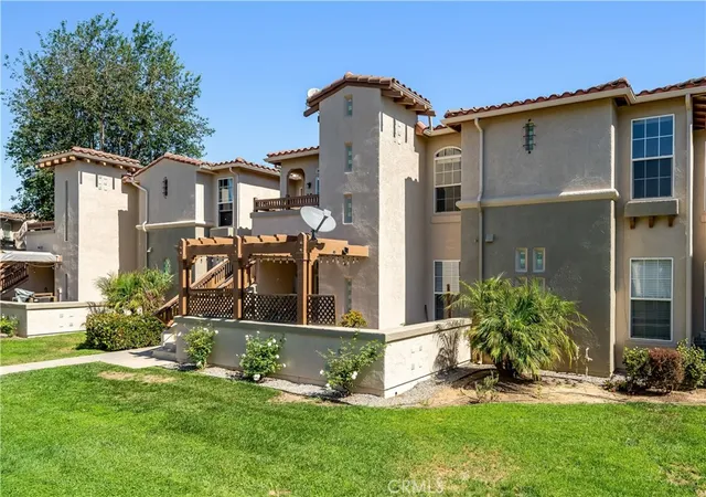 Listing Photo 2 - Condo for sale in building located at 310 E Mccoy Ln, Santa Maria, CA 93455 - Unit #3F