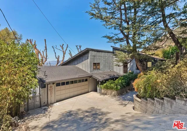 Photo 4 of Single family home for sale at 3583 Wonder View Dr, Los Angeles, CA 90068 | MLS# 26987479 | Listing updated on 2026-09-15