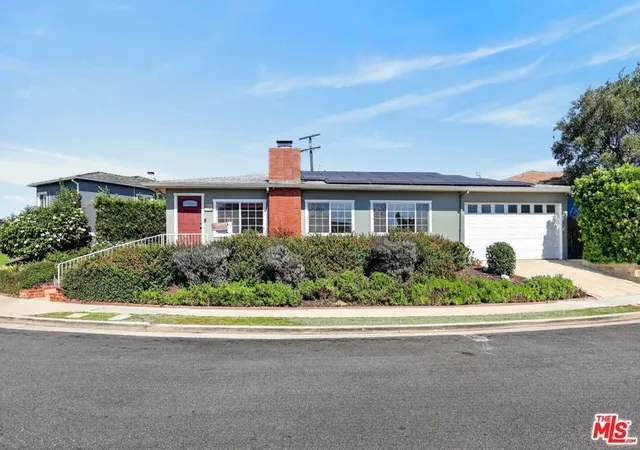 Photo 3 of Single family home for sale at 5551 Arch Crst Dr, Los Angeles, CA 90043 | MLS# 26987615 | Listing updated on 2026-10-01