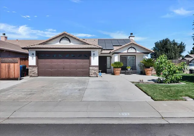 Photo 2 of Single family home for sale at 1093 Lambdin St, Manteca, CA 95336 | MLS# ML82059888 | Listing updated on 2026-09-14