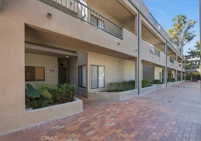 Photo 2 of Condo for sale at 1310 E Orange Grv #102, Pasadena, CA 91104 | MLS# AR26199994 | Listing updated on 2026-09-29
