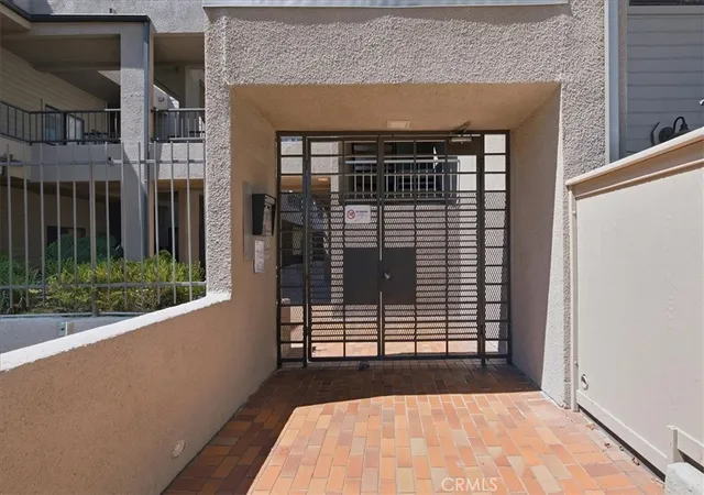 Listing Photo 5 - Condo for sale in building located at 1310 E Orange Grv, Pasadena, CA 91104 - Unit #102