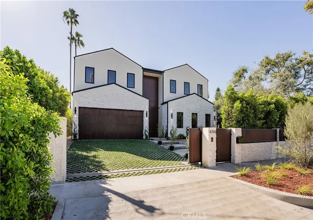 Photo 3 of Single family home for sale at 4759 Firmament, Encino, CA 91436 | MLS# SR26200161 | Listing updated on 2026-09-15